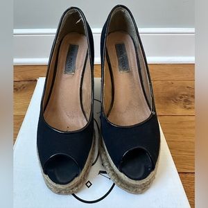Steve Madden open toe black wedges with patent leather piping size 6